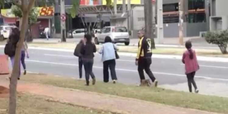 obras-na-praca-tiradentes-alteram-transito-e-desafiam-mobilidade-no-centro-de-goiania