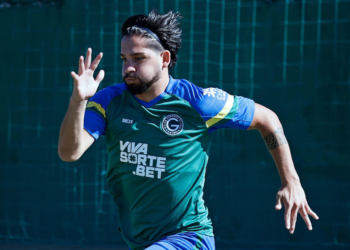 benitez-retorna-aos-gramados-e-avalia-estreia-pelo-goias:-“me-senti-muito-bem”