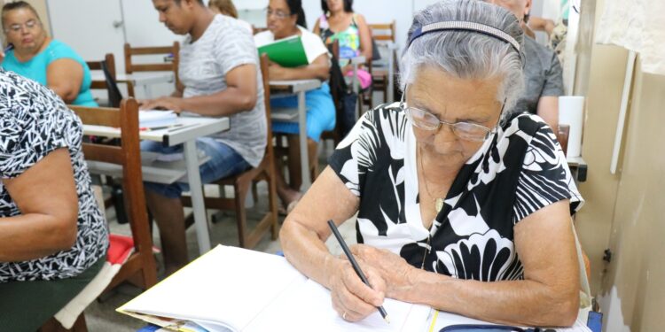 capital-intensifica-busca-ativa-para-vagas-no-eja-em-meio-a-reestruturacao-do-programa