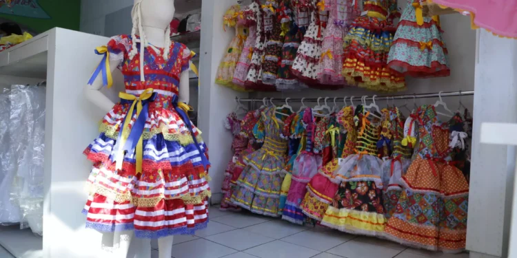 procura-por-roupas-juninas-personalizadas-cresce-12%-e-impulsiona-renda-local