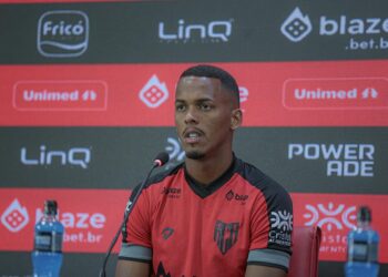 paulo-vitor-e-apresentado-como-novo-goleiro-do-atletico-go