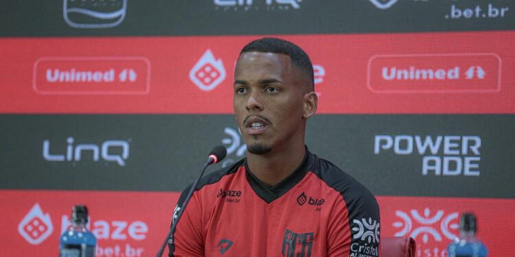 paulo-vitor-e-apresentado-como-novo-goleiro-do-atletico-go