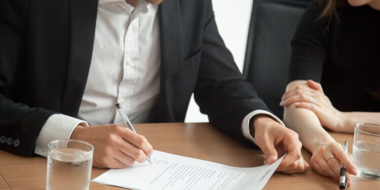 relacionamento-com-clausulas:-contrato-de-namoro-avanca-como-tendencia-no-pais