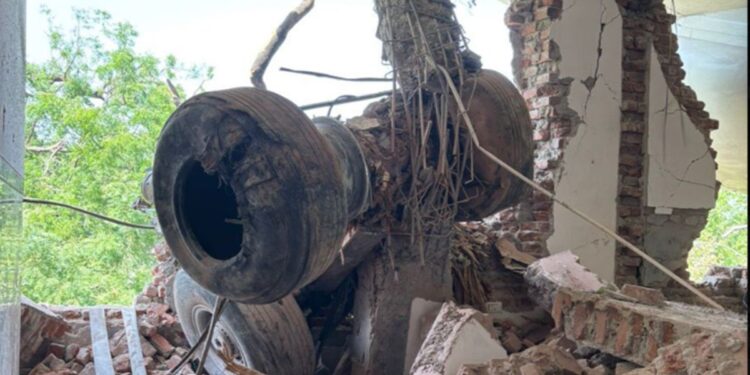 aviao-com-242-pessoas-cai-na-india-e-tem-mais-de-290-mortes-confirmadas