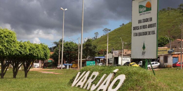 prefeituras-de-novo-planalto-e-varjao-em-goias-abrem-concursos-com-140-vagas