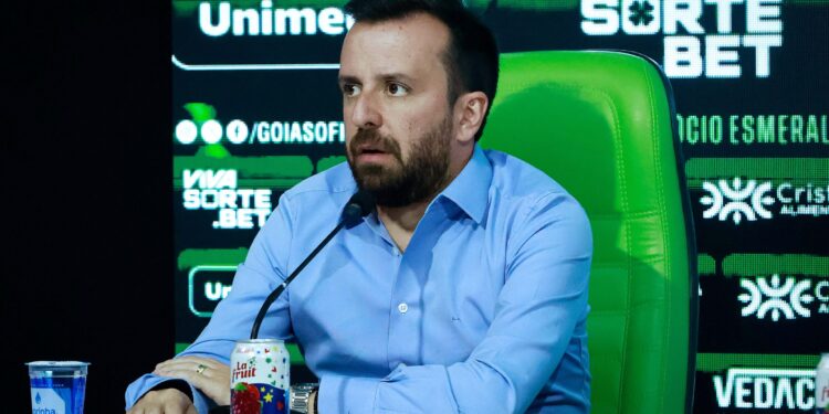 lucas-andrino-nega-que-goias-tenha-negociado-com-csa-por-liberacao-de-meia