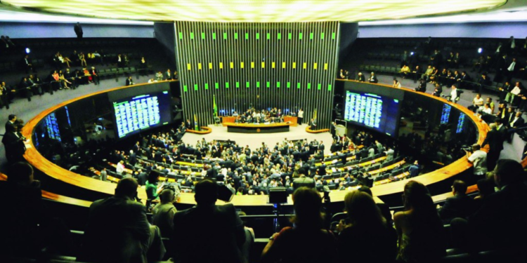 camara-aprova-urgencia-de-projeto-do-lider-da-oposicao-para-derrubar-aumento-do-iof 