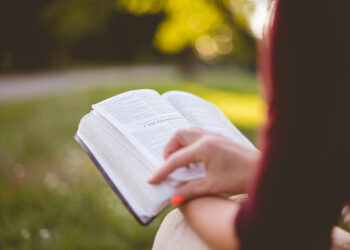 mercado-de-livros-cristaos-dispara-e-cresce-ate-35%,-mesmo-com-crescimento-de-ateus