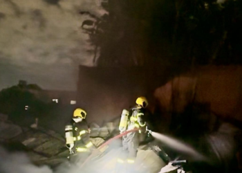 bombeiros-controlam-incendio-em-area-de-reciclaveis-e-evitam-tragedia-no-parque-amazonia