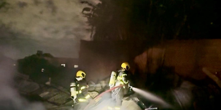 bombeiros-controlam-incendio-em-area-de-reciclaveis-e-evitam-tragedia-no-parque-amazonia