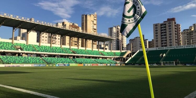 goias-negocia-naming-rights-da-serrinha-e-mira-retomada-das-obras-no-estadio