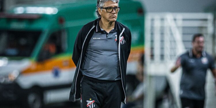 em-meio-a-crise-na-serie-c,-anapolis-anuncia-saida-de-angelo-luiz