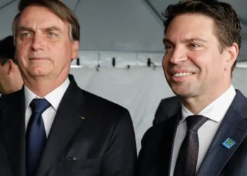 bolsonaro,-ramagem-e-carlos-sao-indiciados-por-uso-da-abin-paralela