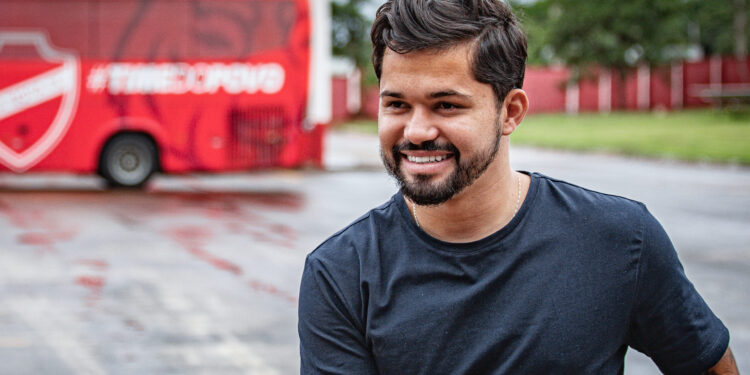 homem-morre-esmagado-por-trator-durante-manutencao-em-parauna