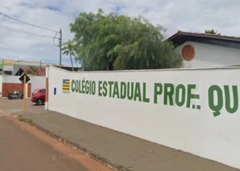 diretor-de-escola-e-ameacado-por-aluno-e-irmao-apos-recolher-celular-em-goias