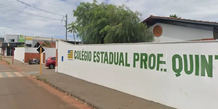 diretor-de-escola-e-ameacado-por-aluno-e-irmao-apos-recolher-celular-em-goias