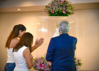 imagem-peregrina-de-nossa-senhora-das-gracas-e-recebida-no-palacio-das-esmeraldas