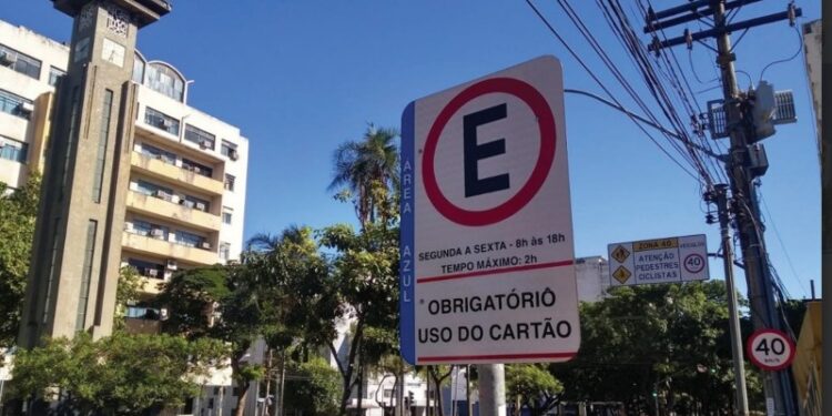 apos-atraso,-aplicativo-da-area-azul-deve-comecar-a-funcionar-so-em-agosto