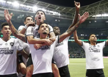 rebaixamento-do-lyon-pressiona-botafogo-financeiramente-e-afeta-estrategia-de-contratacoes