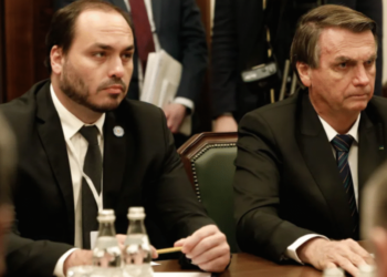 bolsonaro-garante-que-carlos-sera-candidato-ao-senado-por-sc