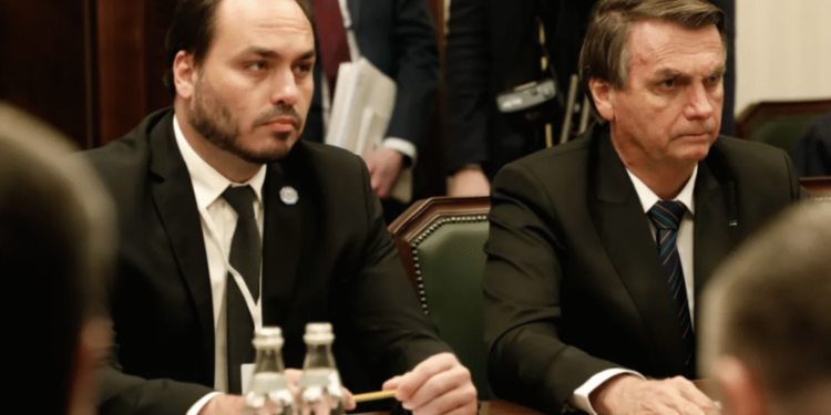 bolsonaro-garante-que-carlos-sera-candidato-ao-senado-por-sc