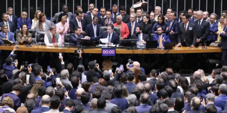 camara-e-senado-se-unem-e-emplacam-derrota-historica-contra-governo-lula 