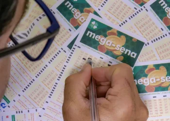 mega-sena-acumula-e-premio-principal-vai-para-r$-45-milhoes