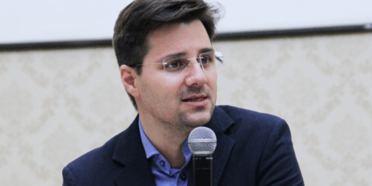 henrique-cesar-ira-tirar-licenca-da-alego-por-120-dias