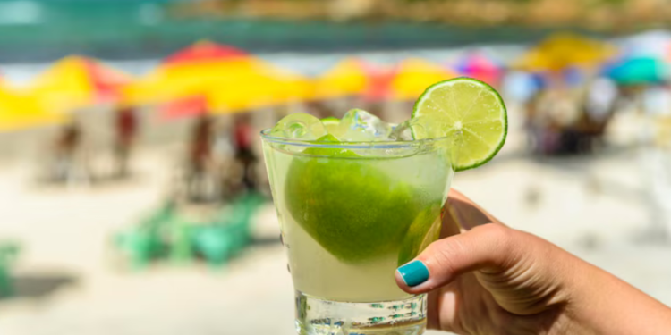 quadrilha-e-presa-vendendo-caipirinha-a-r$-20-mil-e-cigarro-por-r$-1-mil-no-rio-de-janeiro