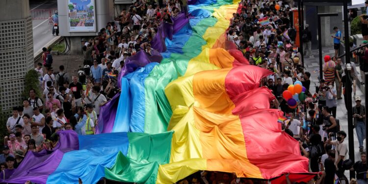 dia-internacional-do-orgulho-lgbt+:-o-que-e,-quando-surgiu-e-curiosidades-sobre-a-data