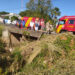 homem-cai-de-ponte-em-mineiros-e-e-resgatado-pelos-bombeiros