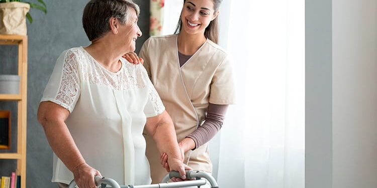 cuidadores-de-idosos-crescem-547%-em-10-anos-e-ampliam-mercado-brasileiro