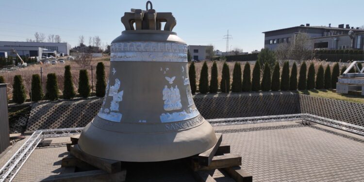 sino-peregrino:-a-jornada-do-maior-sino-catolico-do-mundo