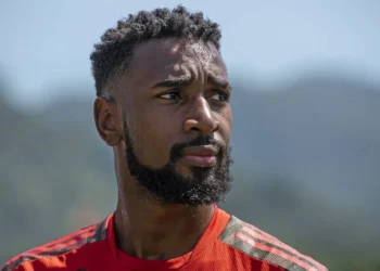 zenit-paga-multa-e-confirma-compra-de-gerson-junto-ao-flamengo
