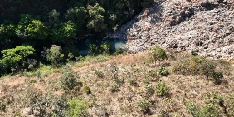 multa-de-r$-37,5-mi-e-aplicada-apos-desmoronamento-do-lixao-em-padre-bernardo