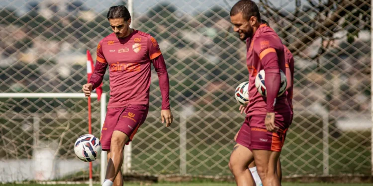 vila-nova-sofre-com-desfalques-para-enfrentar-a-ferroviaria-no-domingo