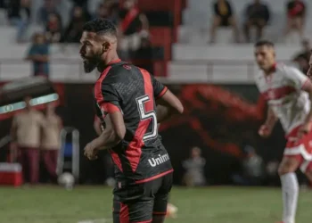 atletico-go-comeca-perdendo,-domina-o-jogo-e-vence-o-crb-de-virada