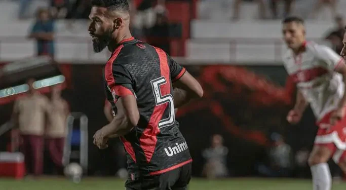 atletico-go-comeca-perdendo,-domina-o-jogo-e-vence-o-crb-de-virada