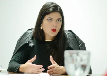 aava-santiago-propoe-transparencia-na-arrecadacao-e-uso-de-multas-de-transito-em-goiania