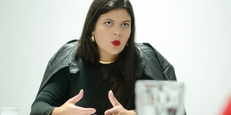 aava-santiago-propoe-transparencia-na-arrecadacao-e-uso-de-multas-de-transito-em-goiania