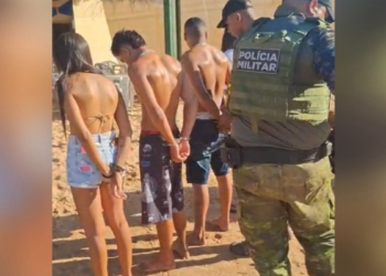 trio-e-preso-por-trafico-de-drogas-durante-patrulhamento-na-praia-do-cavalo,-em-aruana