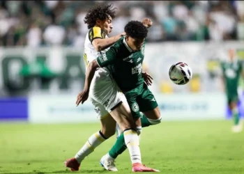 goias-e-criciuma-fazem-duelo-equilibrado-e-empatam-na-serrinha