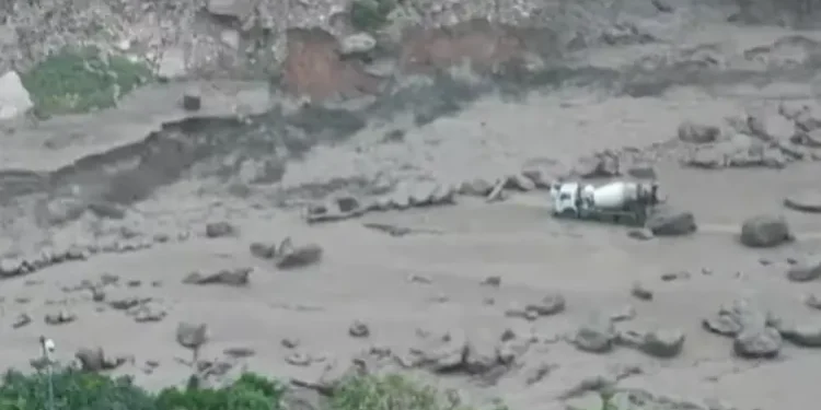 enchentes-devastam-fronteira-china-nepal-e-afetam-milhares-no-sudoeste-chines