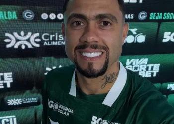 ‘vou-escrever-meu-nome-na-historia-do-clube’,-enaltece-wellington-rato-em-apresentacao-no-goias