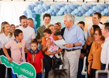 caiado-entrega-100-casas-a-custo-zero-em-quirinopolis-e-reforca-politica-habitacional-do-estado