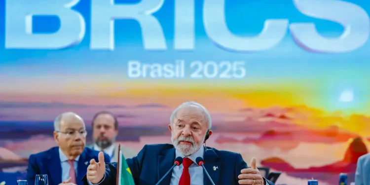lula-convoca-reuniao-de-emergencia-apos-imposicao-de-tarifas-de-trump-ao-brasil