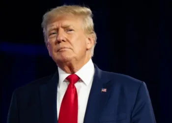 trump-impoe-tarifa-de-50%-a-produtos-do-brasil-e-critica-stf-em-carta-a-lula