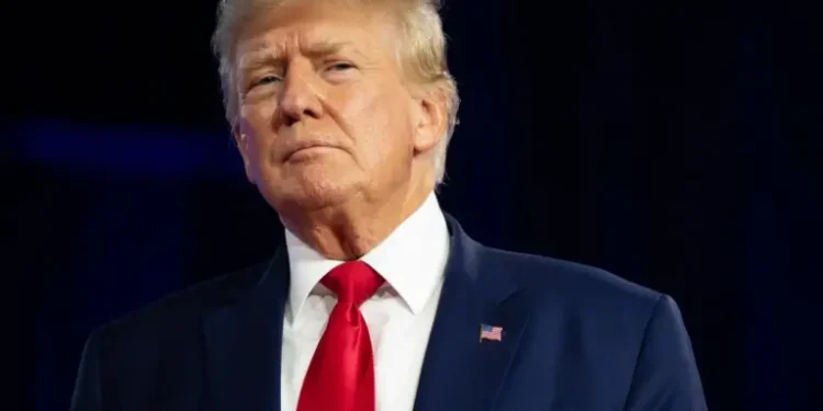 trump-impoe-tarifa-de-50%-a-produtos-do-brasil-e-critica-stf-em-carta-a-lula