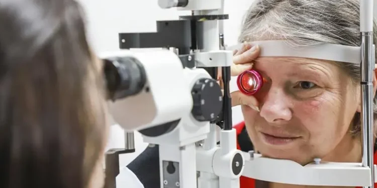 dia-da-saude-ocular-alerta-para-riscos-invisiveis-aos-olhos