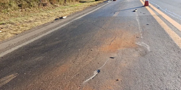 duas-pessoas-morrem-em-colisao-com-tres-veiculos-na-br-153,-em-uruacu-(go)